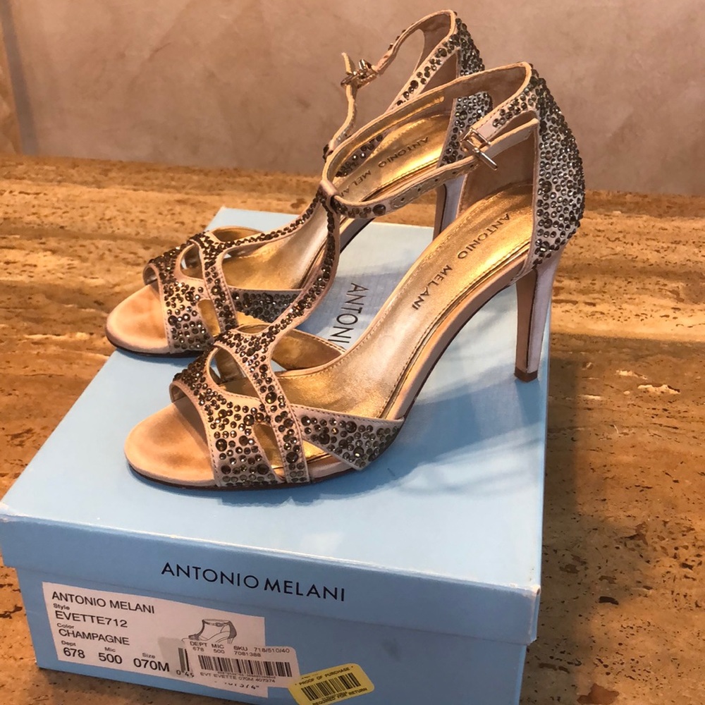 Antonio Melani Champagne Heels! Size 7